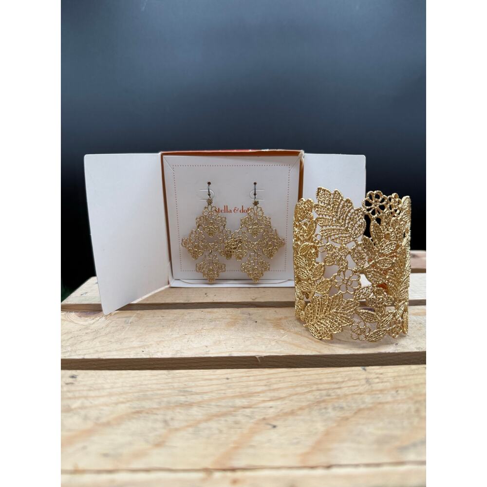 Stella & Dot Gold-Tone Matching Bracelet and Earrings Set